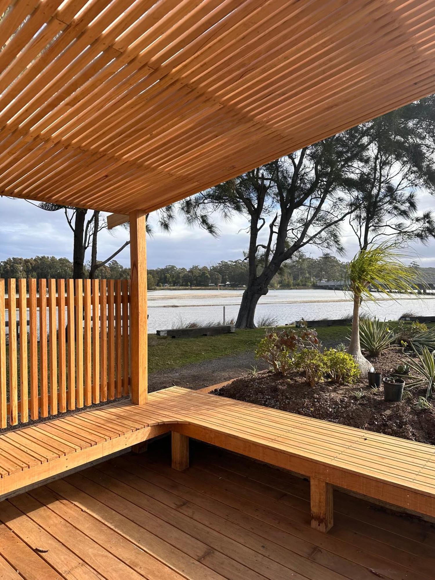 Archy'S On The Lake Burrill Lake Exterior photo