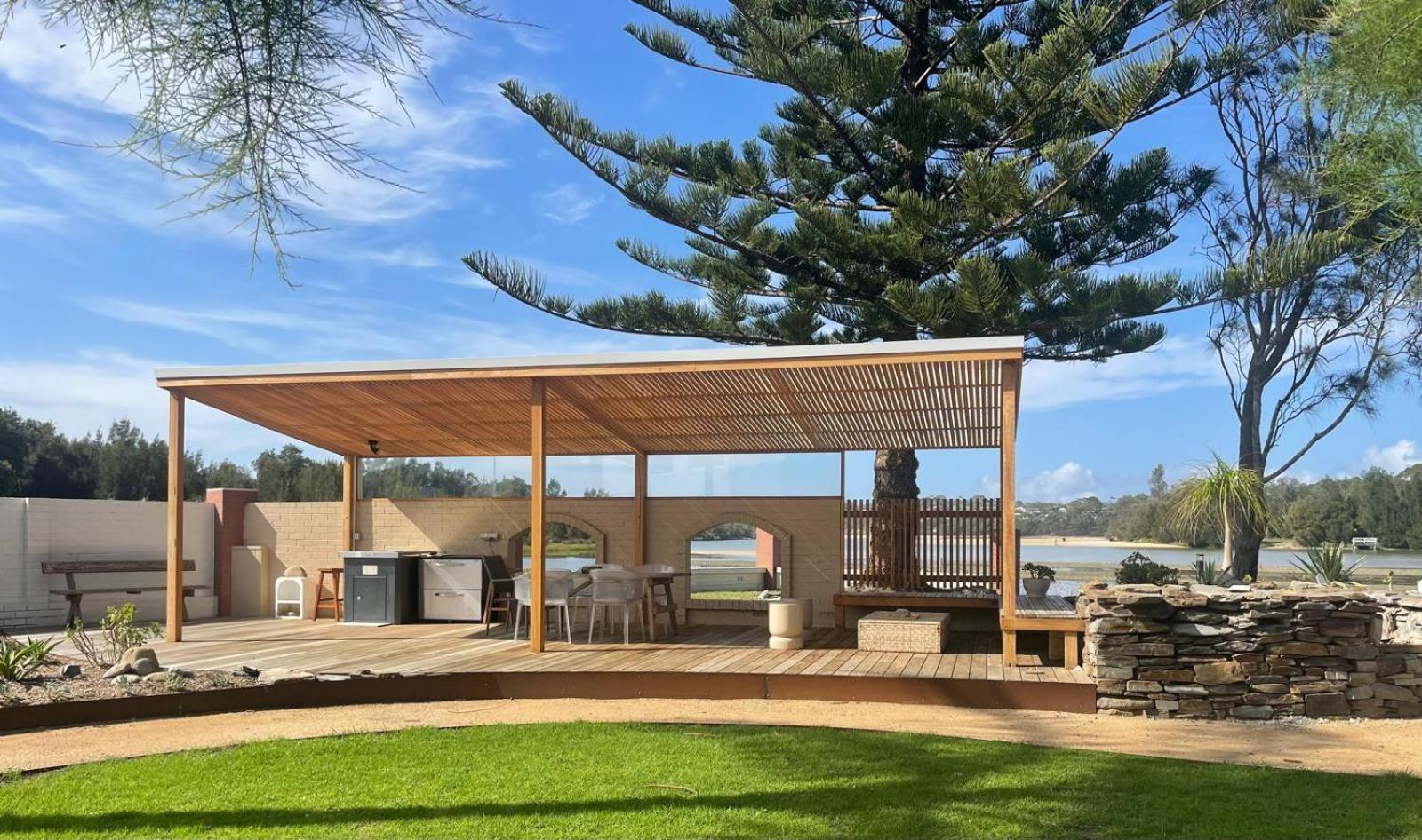 Archy'S On The Lake Burrill Lake Exterior photo