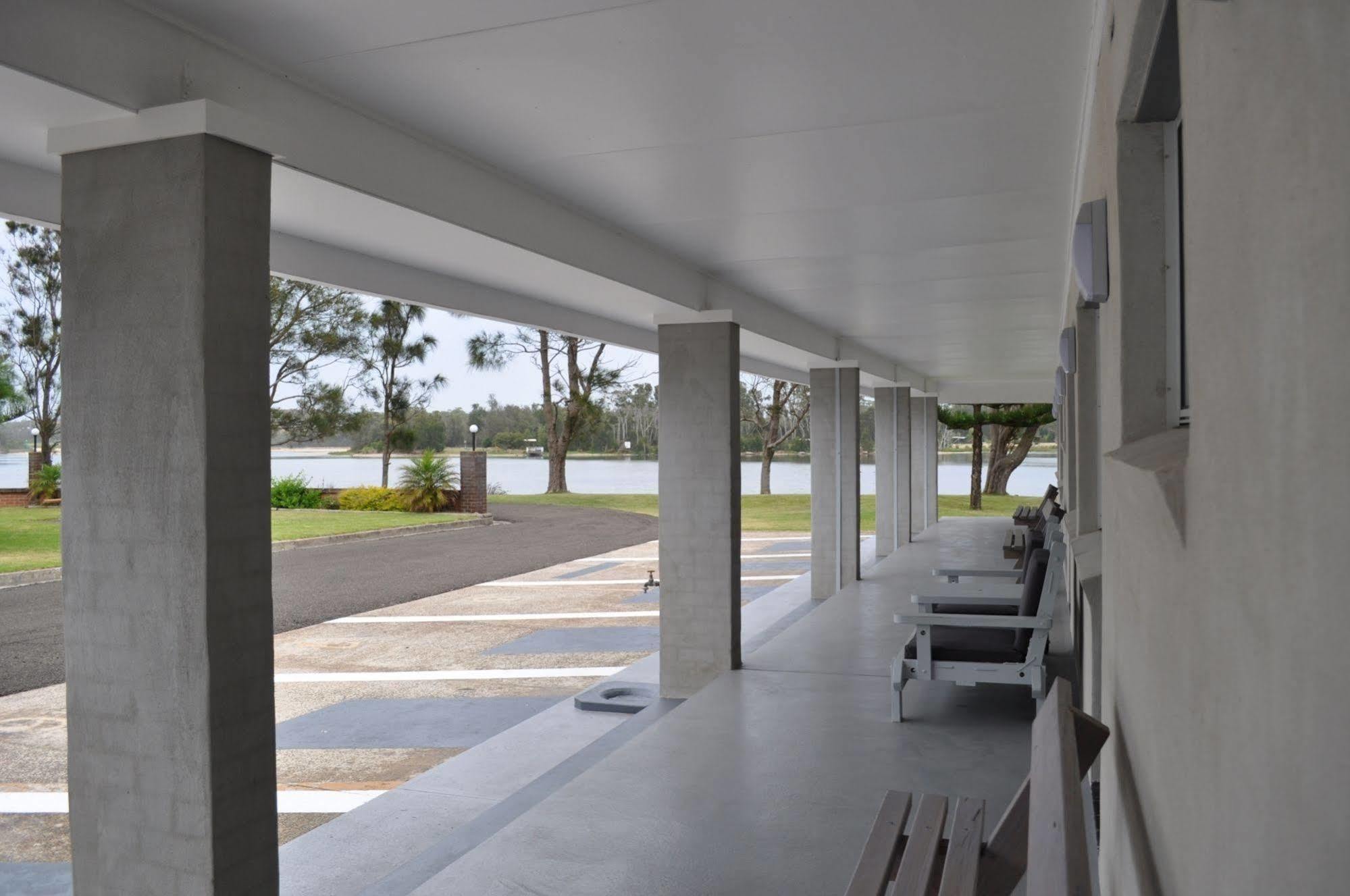 Archy'S On The Lake Burrill Lake Exterior photo